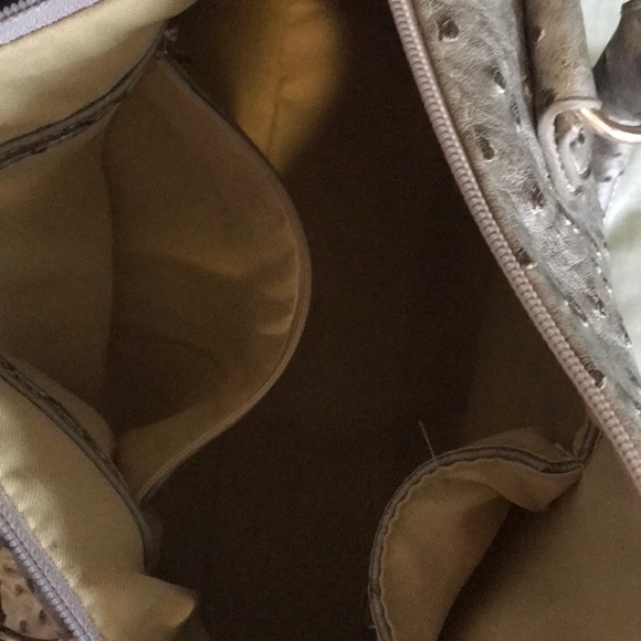 Grayish Sliver faux Ostrich Bag - Picture 4 of 5